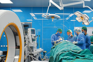 Quảng Ninh: Cứu sống bệnh nhân bị thang máy kẹp vỡ hộp sọ