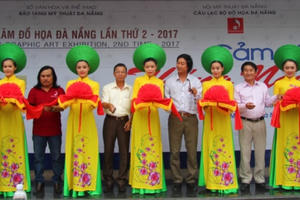Đà Nẵng: "Cảm xúc tháng năm” qua triển lãm đồ hoạ