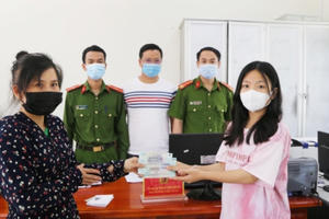 Nữ sinh lớp 7 trả lại số tiền hơn 20 triệu đồng cho người đánh rơi