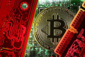 Bitcoin 'không chịu' xuống giá sau khi cán mốc kỷ lục 6.300 USD
