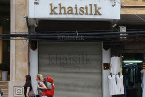 Phó thủ tướng chỉ đạo làm rõ vụ Khaisilk bán khăn Trung Quốc