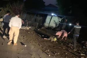 Bắc Kạn: Hai bố con bị xe chở lợn đâm tử vong, quốc lộ 3 ách tắc cục bộ