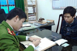 Bắt đối tượng tống tiền nữ giáo viên bằng clip sex