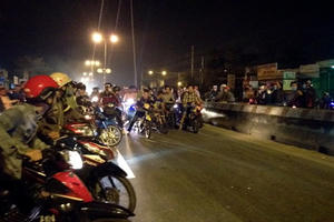 TP Huế: Tạm giữ hơn 30 "quái xế" làm náo đường phố trong đêm