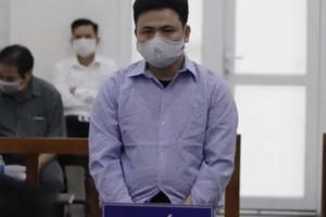 Níu kéo tình cảm không được, tự đâm mình rồi truy sát người tình bằng những nhát dao oan nghiệt