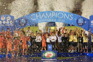 Hình ảnh ấn tượng khi Bình Định giành quyền chơi tại V.League