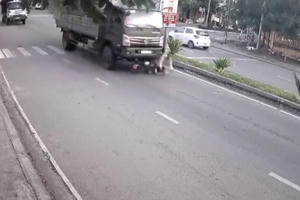 [Clip]: Cảnh báo nguy cơ xảy ra TNGT tại ngã ba Nguyễn Trọng Kỹ