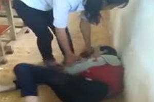 Đánh hội đồng bạn vì ghen tuông: 3 nữ sinh bị lưu ban