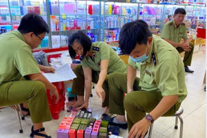 TP HCM: Thu giữ hàng chục ngàn sản phẩm thời trang nghi làm giả thương hiệu nổi tiếng