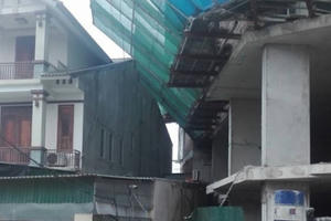 Hà Tĩnh: Tòa nhà 15 tầng 'chen nhau' với nhà dân liệu có an toàn?