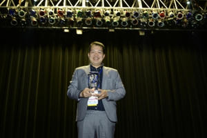 "Cha Cõng Con" đoạt hàng loạt giải thưởng lớn tại các Liên Hoan Phim quốc tế "Cha Cõng Con" đoạt hàng loạt giải thưởng lớn tại các Liên Hoan Phim quốc tế