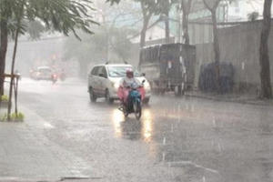 Giám đốc Trung tâm Dự báo Khí tượng Thủy văn Quốc gia cảnh báo về bão số 8 Giám đốc Trung tâm Dự báo Khí tượng Thủy văn Quốc gia cảnh báo về bão số 8