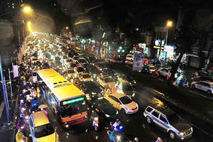Hàng vạn phương tiện đổ về Thủ đô sau kỳ nghỉ lễ