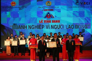 PTC4 được vinh danh trong Lễ trao Bảng xếp hạng “Doanh nghiệp vì người lao động 2017”