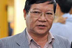 Cần xem lại tư cách ĐBQH của Phó chủ tịch tỉnh đi Lexus