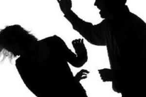 Khóa cửa không cho chồng ra khỏi nhà, vợ bị đánh đến chết