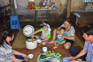 Bắc Giang: Xé ruột cảnh 2 cháu bé trong chưa đầy nửa năm trời mồ côi cả cha lẫn mẹ Bắc Giang: Xé ruột cảnh 2 cháu bé trong chưa đầy nửa năm trời mồ côi cả cha lẫn mẹ