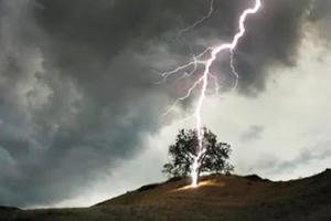 Gia Lai: Hai vợ chồng bị sét đánh tử vong thương tâm