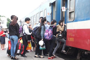 Bản tin Giao thông Plus: Học sinh đi thi và nhập học được giảm vé tàu