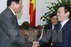 Phó Thủ tướng Vương Đình Huệ tiếp Viện trưởng Viện Nghiên cứu kinh tế quốc gia Lào