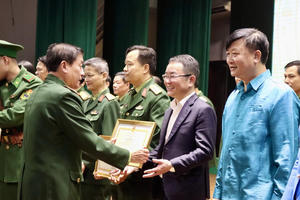 Báo Pháp luật Việt Nam nhận Bằng khen của Bộ Quốc phòng