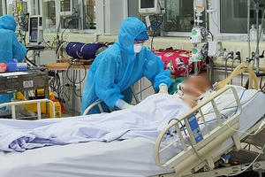 Việt Nam đang có gần 6.800 ca COVID-19 nặng đang điều trị