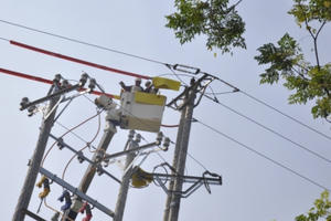 Ngỡ ngàng trước phương pháp sửa chữa điện hiện đại của EVN HANOI