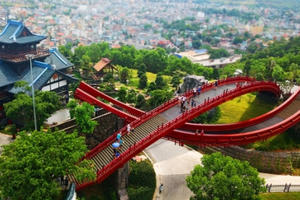 Quảng Ninh nổi tiếng với những công trình kiến trúc đẹp, lạ