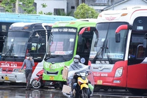 Xăng tăng giá chóng mặt, doanh nghiệp vận tải kiệt quệ