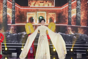 Bức ảnh hot nhất đêm qua: 5 Hoa hậu của thập kỷ hội tụ chung khung hình, "thần tiên tỷ tỷ" Đặng Thu Thảo lu mờ cả dàn mỹ nhân