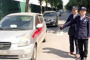 Người xịt sơn lên hàng loạt xe ô tô ở Hà Nội là bảo vệ chung cư