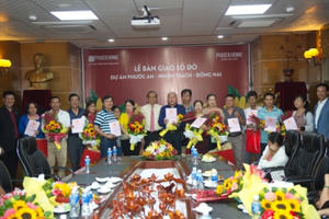 Phúc Khang trao sổ đỏ cho khách hàng dự án Ecosun