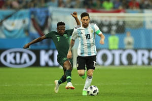 Argentina 2-1 Nigeria: Messi mở tỉ số, Rojo làm sống lại giấc mơ