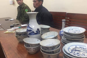 Bị vây bắt khi trộm đồ cổ tại nhà thờ họ