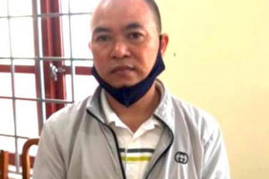 Nợ nần chồng chất, lên mạng thuê người làm sổ đỏ để đi thế chấp