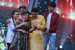 Người nghệ sĩ đa tài: Việt Hương khóc như mưa khi trải lòng về người cha