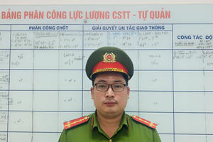 Công an phường Cống Vị nhặt được của rơi tìm người trả lại