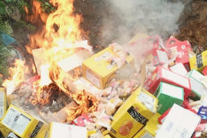 Lào Cai: Tiêu hủy số lượng lớn hàng hóa nhập lậu từ nước ngoài