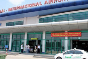 Slide - Điểm tin thị trường: Sẽ thu phí ô tô nếu ra vào sân bay quá thời gian quy định