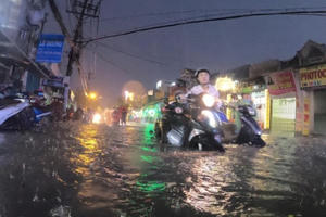 Những con đường khốn khổ ở TPHCM