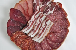 Ăn nhiều thịt nguội càng dễ ung thư trực tràng