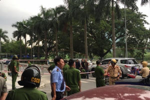 Ghen tuông, nam thanh niên lao vào chung cư đâm chết tình địch và người yêu Ghen tuông, nam thanh niên lao vào chung cư đâm chết tình địch và người yêu