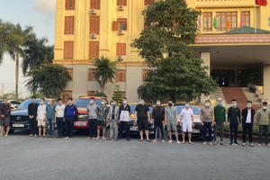 Triệt phá đường dây đánh bạc 14.000 tỷ, tạm giữ 2 xế sang Mercedes Maybach