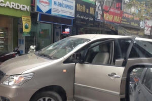 Hà Nội: Vi phạm giao thông, tài xế Innova bỏ chạy gây náo loạn nhiều tuyến phố