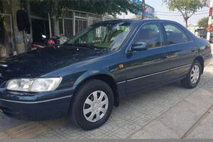 Sốc với Toyota Camry, Land Cruiser, Corolla Altis giá chỉ từ 14,5 triệu đồng tại VN