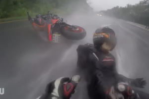 Hàng nghìn "phượt thủ" ngưỡng mộ trước tình huống xử lý sau ngã xe của chàng trai