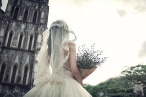 Cưới đại gia để lấy tiền trả nợ, đêm tân hôn cô dâu sốc khi gặp chú rể