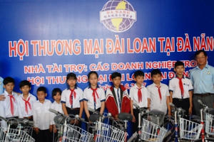Quảng Nam: Trao tặng xe đạp cho 70 học sinh nghèo huyện Nông Sơn