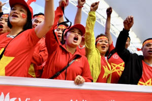 Hơn 3.000 CĐV lên đường sang Malaysia "tiếp lửa" cho đội tuyển Việt Nam Hơn 3.000 CĐV lên đường sang Malaysia "tiếp lửa" cho đội tuyển Việt Nam