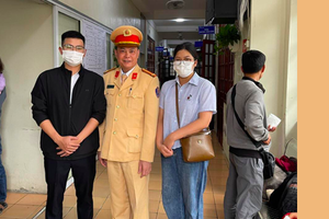 CSGT kịp thời hỗ trợ đưa cháu bé sinh non 2 tháng tuổi đi cấp cứu kịp thời